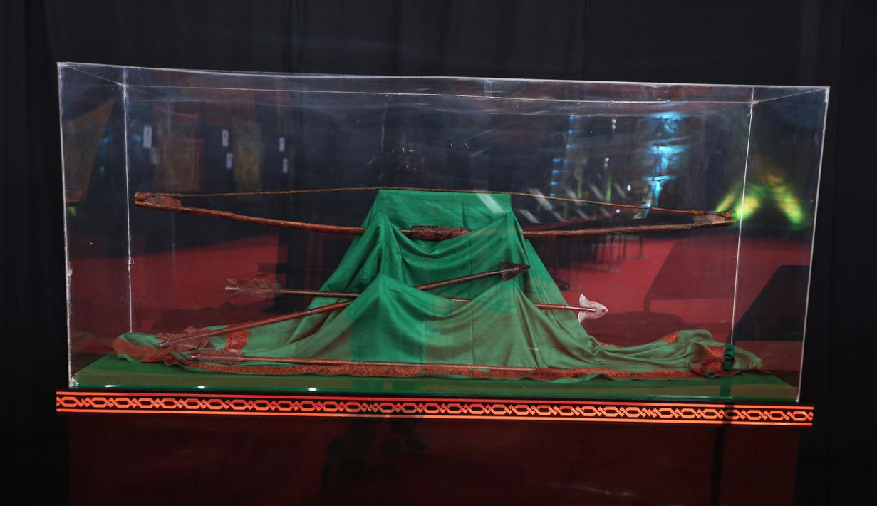 Salah satu artefak Nabi Muhammad SAW dan para sahabat serta keluarga yang dipamerkan di gedung Laga Satria, Pakansari, Cibinong, Kabupaten Bogor, Jawa Barat, Jumat (20/2/2026). (merdeka.com/Arie Basuki)