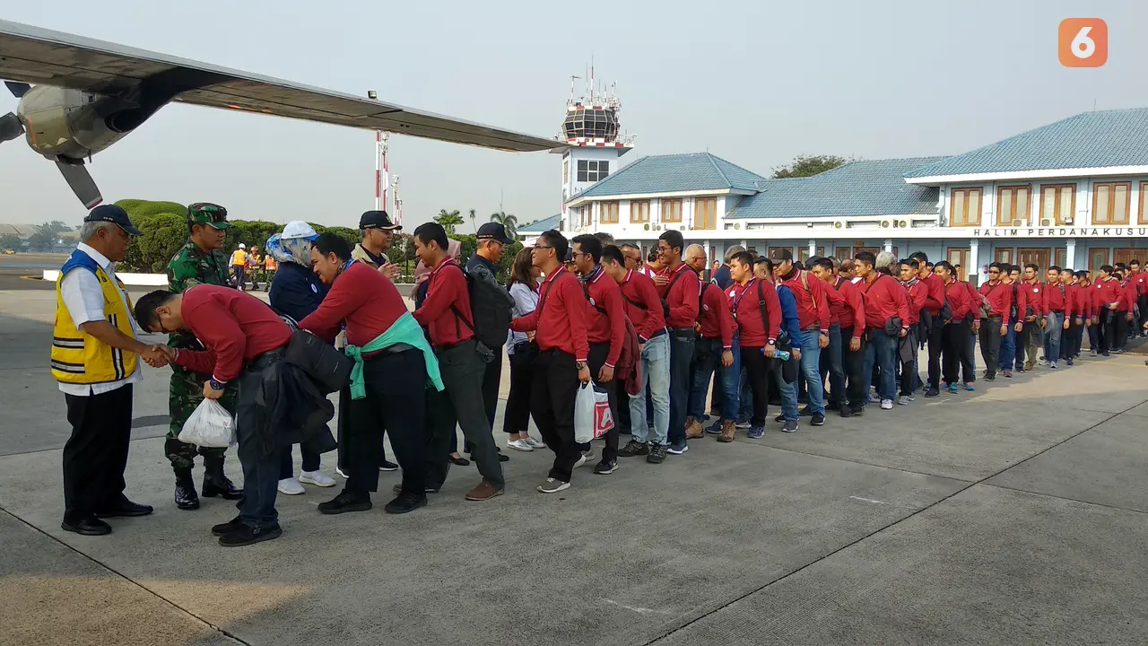 Rombongan para insinyur berstatus CPNS ini sengaja dilepas untuk menjadi tenaga pendamping bagi masyarakat Lombok dalam membangun rumah kualitas tahan gempa. Foto: Liputan6.com/Maulandy