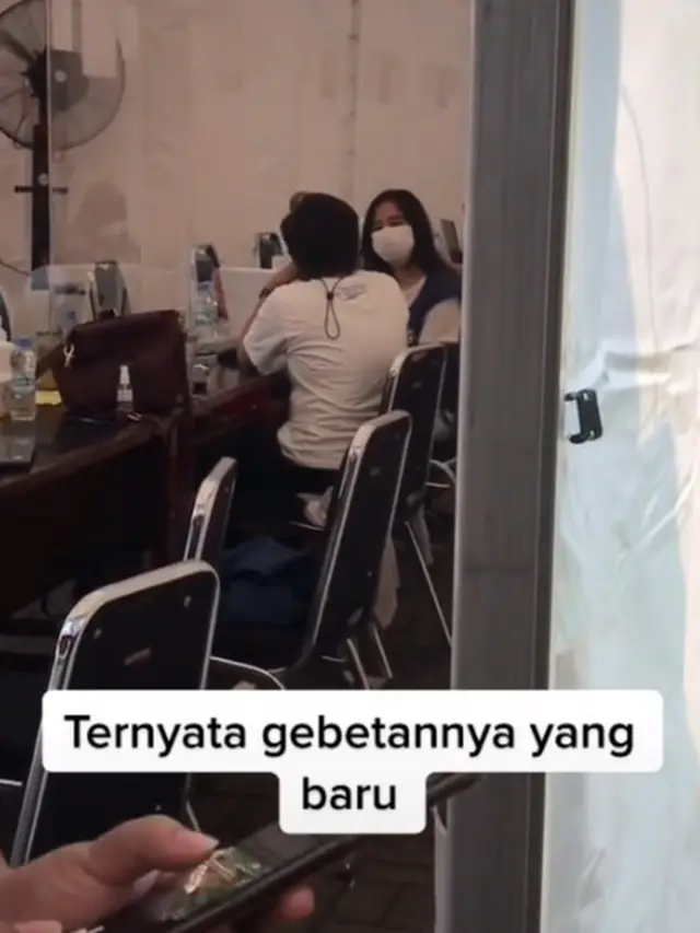 Viral Momen Pria Pergi Vaksin Ternyata Dilayani Mantan Pacar, Endingnya Bikin Nyesek