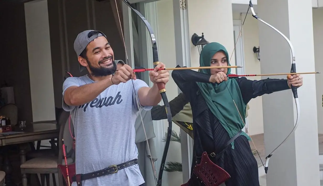 Meski kini keduanya jarang terlihat di layar kaca televisi, namun keduanya masih aktif di media sosial. Keduanya juga telah membuka sejumlah  bisnis  bersama. (Liputan6.com/IG/shireensungkar)