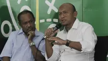 Pelatih Timnas SEA Games 2011 dan 2013, Rahmad Darmawan, saat mengisi acara diskusi Bincang Taktik di Gedung KMK Online, Jakarta, Kamis (10/8/2017). Diskusi mengangkat tema "Mengembalikan Tradisi Emas Sepak Bola SEA Games". (Bola.com/M Iqbal Ichsan)