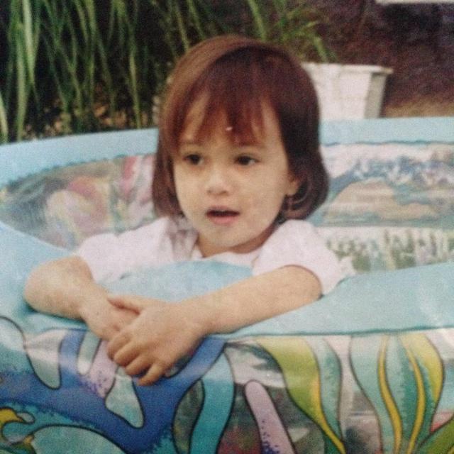 Bikin Gemas, Ini 7 Potret Masa Kecil Anggika Bolsterli yang Sudah Menawan
