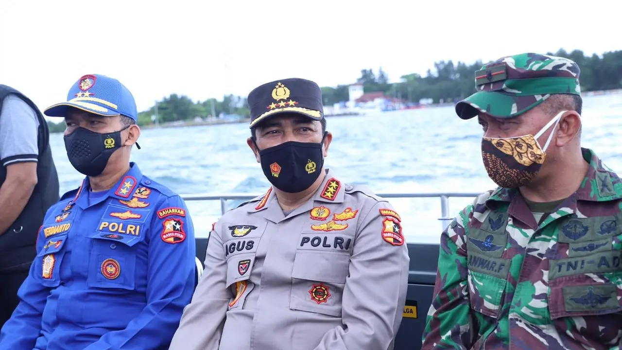 Kepala Badan Pemelihara Keamanan (Kabaharkam) Polri, Komjen Pol Agus Andrianto cek pencarian Sriwijaya Air SJ 182.
