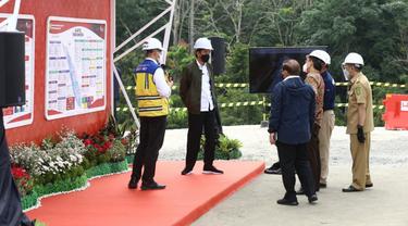 Presiden Joko Widodo (Jokowi) melakukan peninjauan proyek Tol Pekanbaru-Bangkinang
