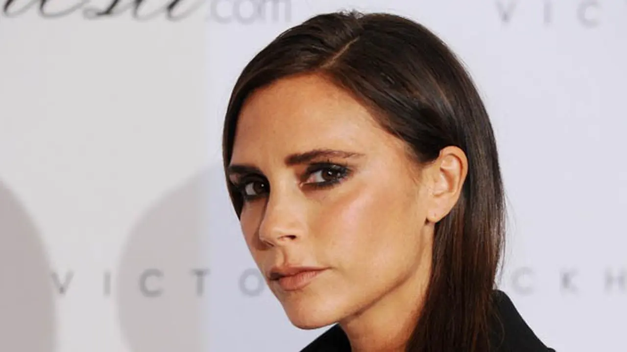 6 Seleb Cantik Ini 'Pelit' Senyum