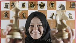 Wanita kelahiran Jakarta 7 Juli 1997 ini merupakan salah satu pecatur terbaik Indonesia dengan segudang prestasi di tingkat regional, nasional maupun dunia. (Bola.com/M Iqbal Ichsan)