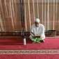 Tadarus merujuk pada sebuah aktivitas pembacaan Al Quran dengan tujuan memelihara dan memperbaiki hafalannya. (AFP/CHAIDEER MAHYUDDIN)
