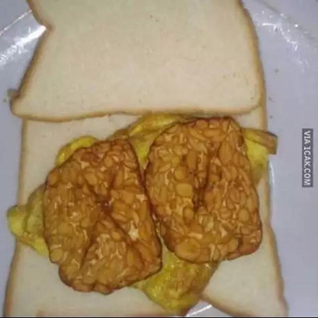 6 Potret Roti dari Berbagai Negara Ini Nyeleneh, Tetap Ada 'Indonesianya'