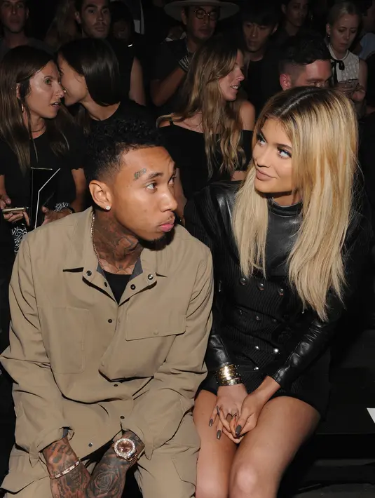 Bagi kekasih Kylie Jenner, Tyga, dimata dirinya Kylie masih sangat kurang cantik dan harus seksi. Hal tersebut diakui oleh Tyga yang selalu mendorong Kylie agar melakukan operasi implan bokong. (AFP/Bintang.com)