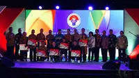 Pemerintah menyerahkan bonus kepada atlet peraih medali Olimpiade dan Paralimpiade 2016 plus pelatih dalam acara seremonial di GOR POPKI, Cibubur, Jakarta Timur, Rabu (2/11/2016). (Kemenpora)