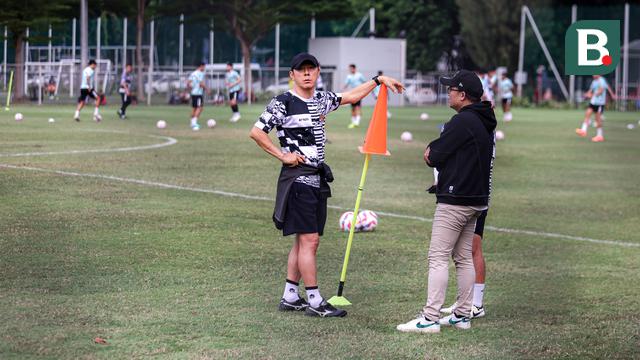 Pelatih Timnas Indonesia, Shin Tae-yong di Lapangan B Gelora Bung Karno, Jakarta