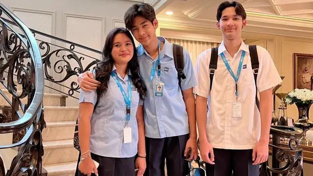 Anak Artis Pakai Seragam