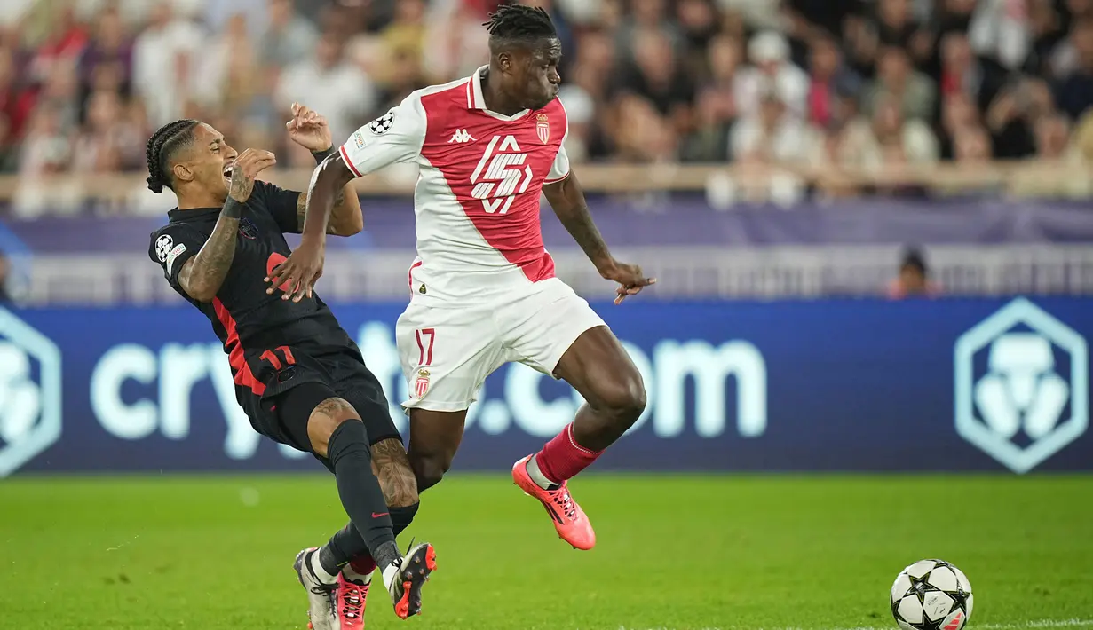 Skor imbang 1-1 bertahan hingga jeda turun minum. (AP Photo/Laurent Cipriani)