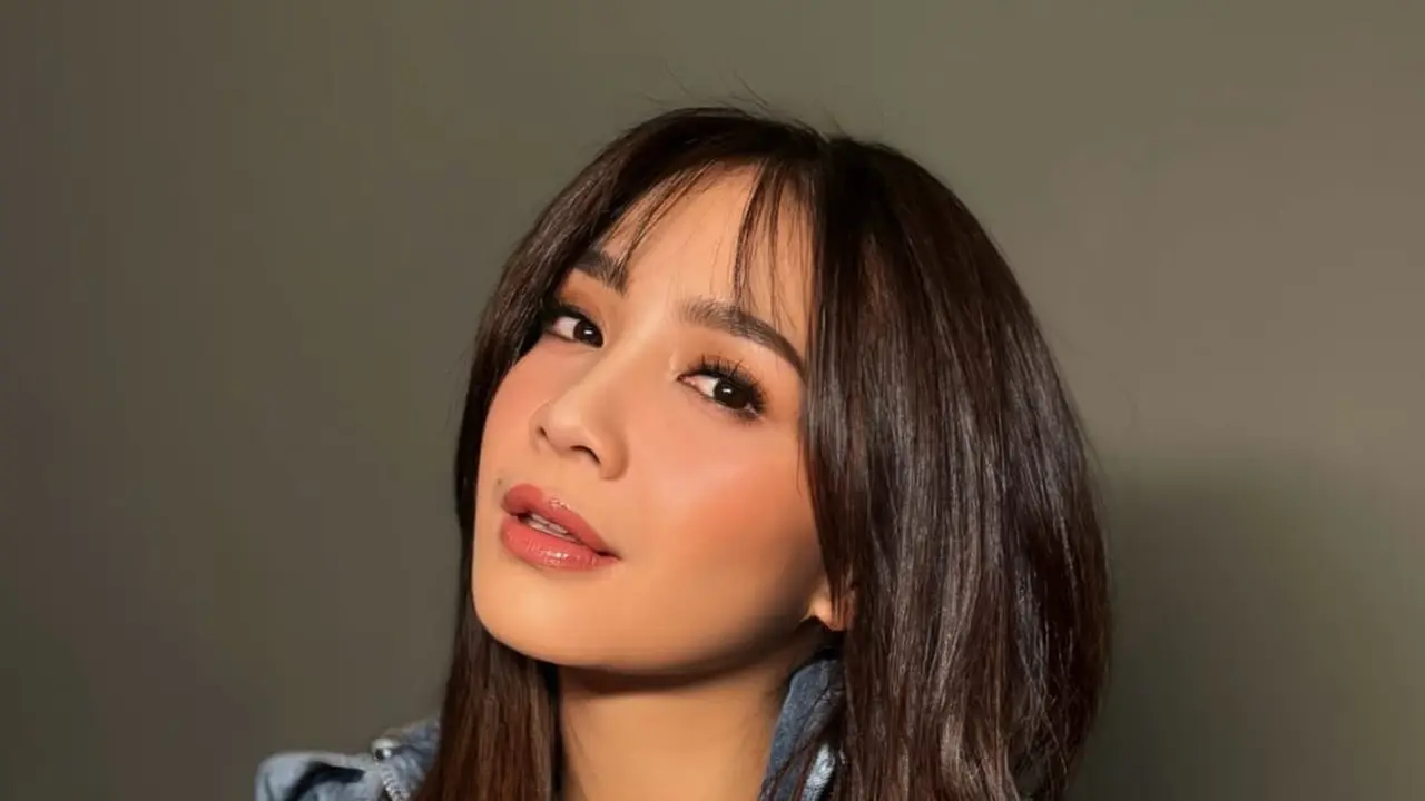 New Year, New Hair, Nagita Slavina Balik ke Era ABG dengan Rambut Berponi