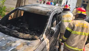 Sebuah Mobil Jadi Korban Bakar Sampah Sembarang