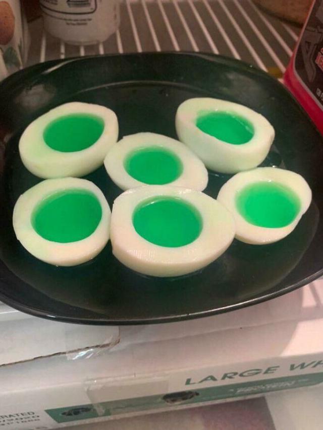 Kreatif, 6 Potret Kombinasi Telur dengan Makanan Ini Nyeleneh Banget