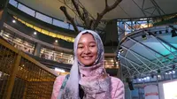 Pecatur putri Indonesia, GMW Medina Warda Aulia, saat hadir dalam acara Kompasianival di Gandaria City, Jakarta, Minggu (13/12/2015). (Bola.com/Arief Bagus)