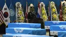 Jenderal Amerika Serikat (AS) Vincent Brooks memberi sambutan dalam upacara repatriasi tentara AS yang tewas dalam Perang Korea di Pangkalan Udara Osan, Pyeongtaek, Korea Selatan, Rabu (1/8). (Jung Yeon-je/Pool/AFP)