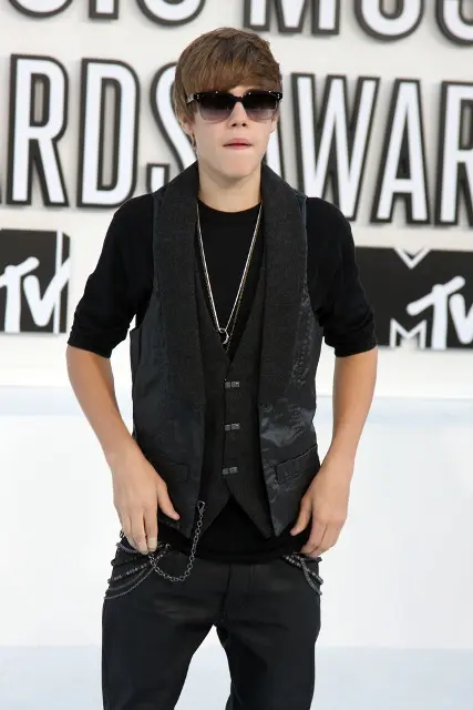 Justin digugat oleh seorang perempuan yang mengaku Ibu dari anaknya