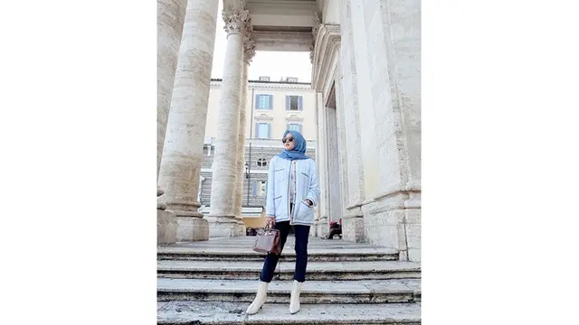 6 Gaya Fashion Olla Ramlan Saat Berlibur di Italia, Modis Banget