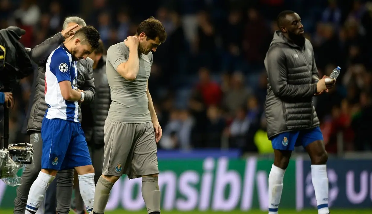 Iker Casillas mengalami serangan jantung saat mengikuti sesi latihan bersama FC Porto, Rabu (1/5/2019). (AFP/Miguel Riopa)