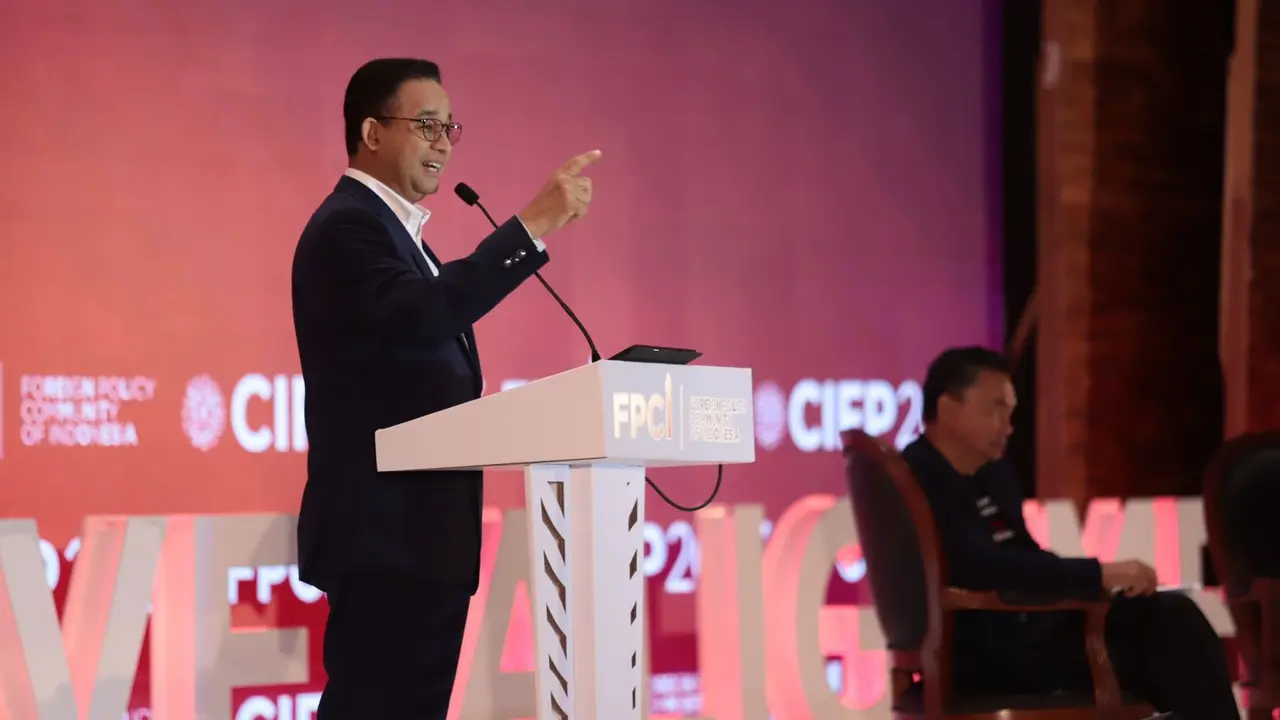 Calon presiden Anies Baswedan di Conference on Indonesian Foreign Policy 2023 oleh Foreign Policy Community of Indonesia (FPCI) di Hotel Grand Sahid, Jakarta Pusat, Sabtu (2/12/2023).