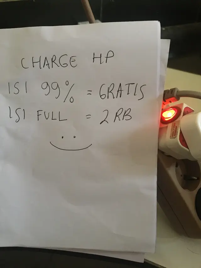 6 Tarif Charge HP Ini Nyeleneh Banget, Bikin Senyum Tipis