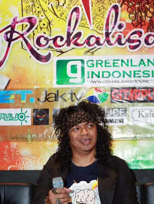 "Album ini mempertegas tentang rock sendiri. Gue pengen angkat spirit orang-orang yang dulu jarang ngerock, untuk ngerock lagi," ungkap Candil saat konferensi pers di Kebayoran Baru, Jakarta Selatan, Rabu (27/4/2016). (Deki Prayoga/Bintang.com) 