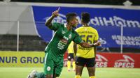 Gol kemenangan yang dicetak Wander Luiz terjadi di menit ke-58 lewat tandukan kepala usai menerima umpan Ocvian Chanigio. (Bola.com/Maheswara Putra)