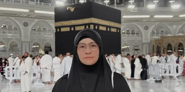 Mita The Virgin Menangis Dapat Hadiah Foto Umrah Bareng Mendiang Mama