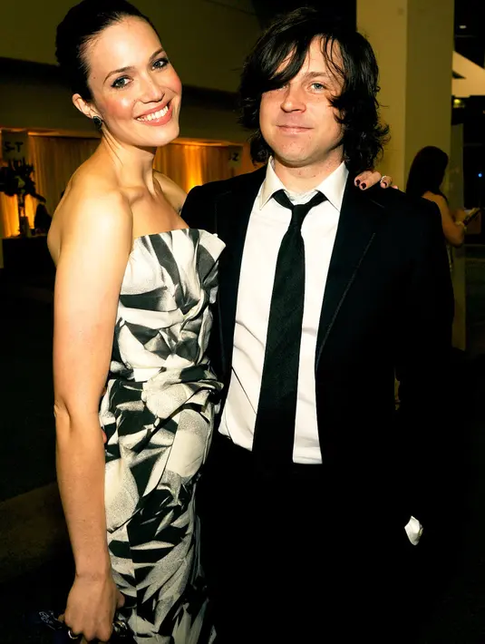 Mandy Moore dan Ryan Adams menikah di Savannah, Georgia pada Maret 2009. Mandy sendiri ingin pernikahannya tak diketahui siapapun. (Kevin Mazur/WireImage/USWeekly)