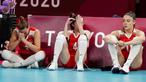 Para pevoli putri Turki tak mampu menutupi kekecewaan usai ditaklukkan Korea Selatan pada laga perempat final Olimpiade Tokyo 2020 di Ariake Arena, Rabu (4/8/2021). (Foto: AP/Frank Augstein)