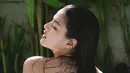 Perempuan cantik yang kini miliki 714 ribu followers di Instagram ini juga tak ragu pamerkan punggung mulusnya. Foto Susan Sameh habis berenang ini membuat warganet gagal fokus. Alhasil, foto ini pun banjir like dan komentar dari netizen. (Liputan6.com/IG/@susansameeh)