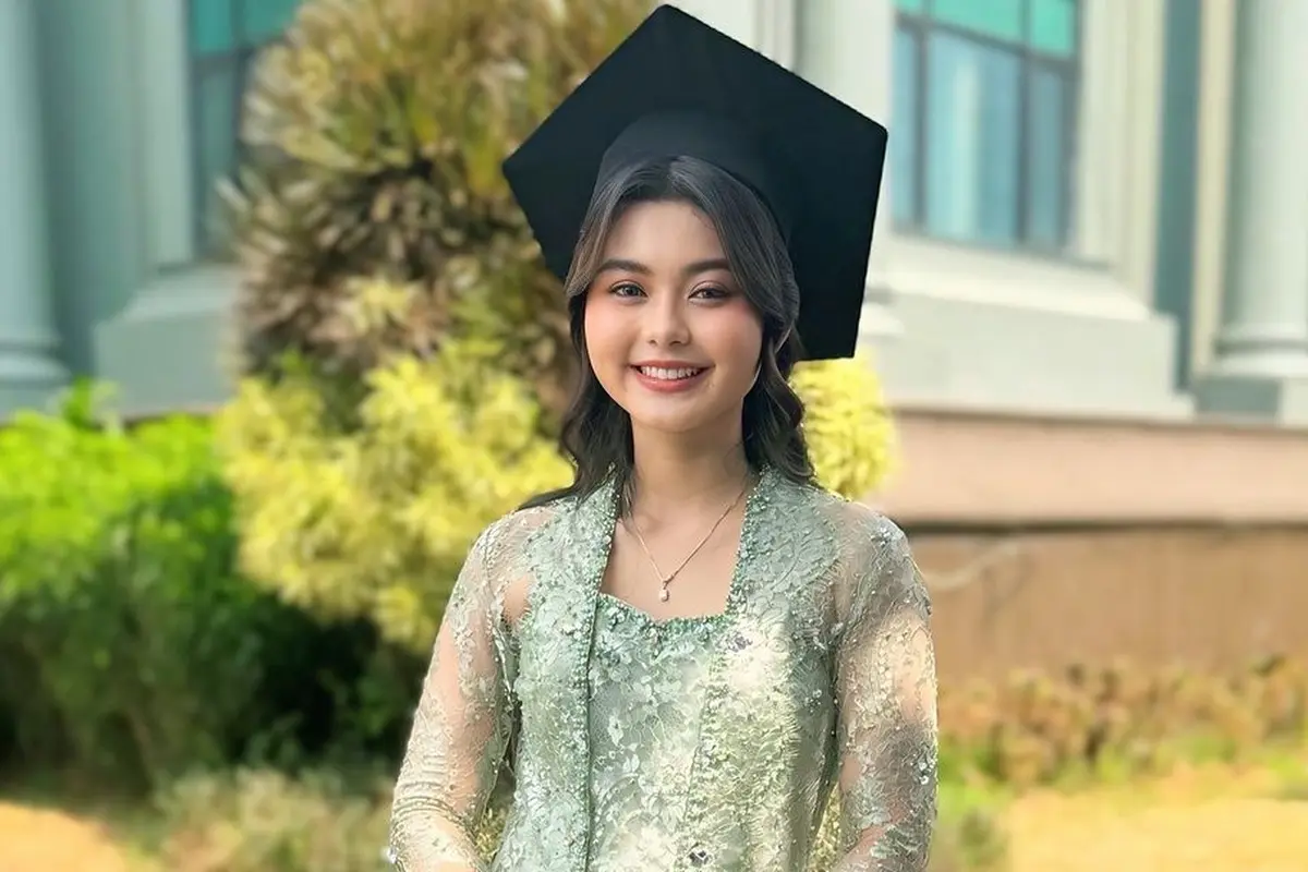 Cesen kebaya wisuda
