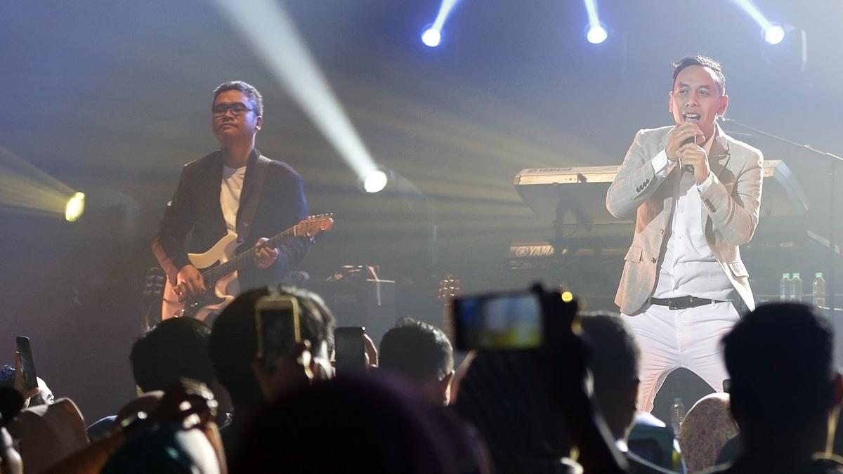 Lagu Puisi Masih Bikin Baper Di Konser Jikustik Reunian Di Jakarta Showbiz Liputan6 Com