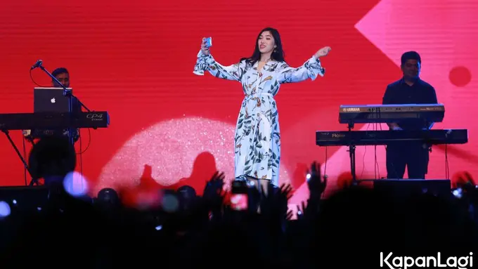 Seru dan Meriah: Isyana, Slank, Gading Marten Dipertemukan di Panggung Pertashow #6