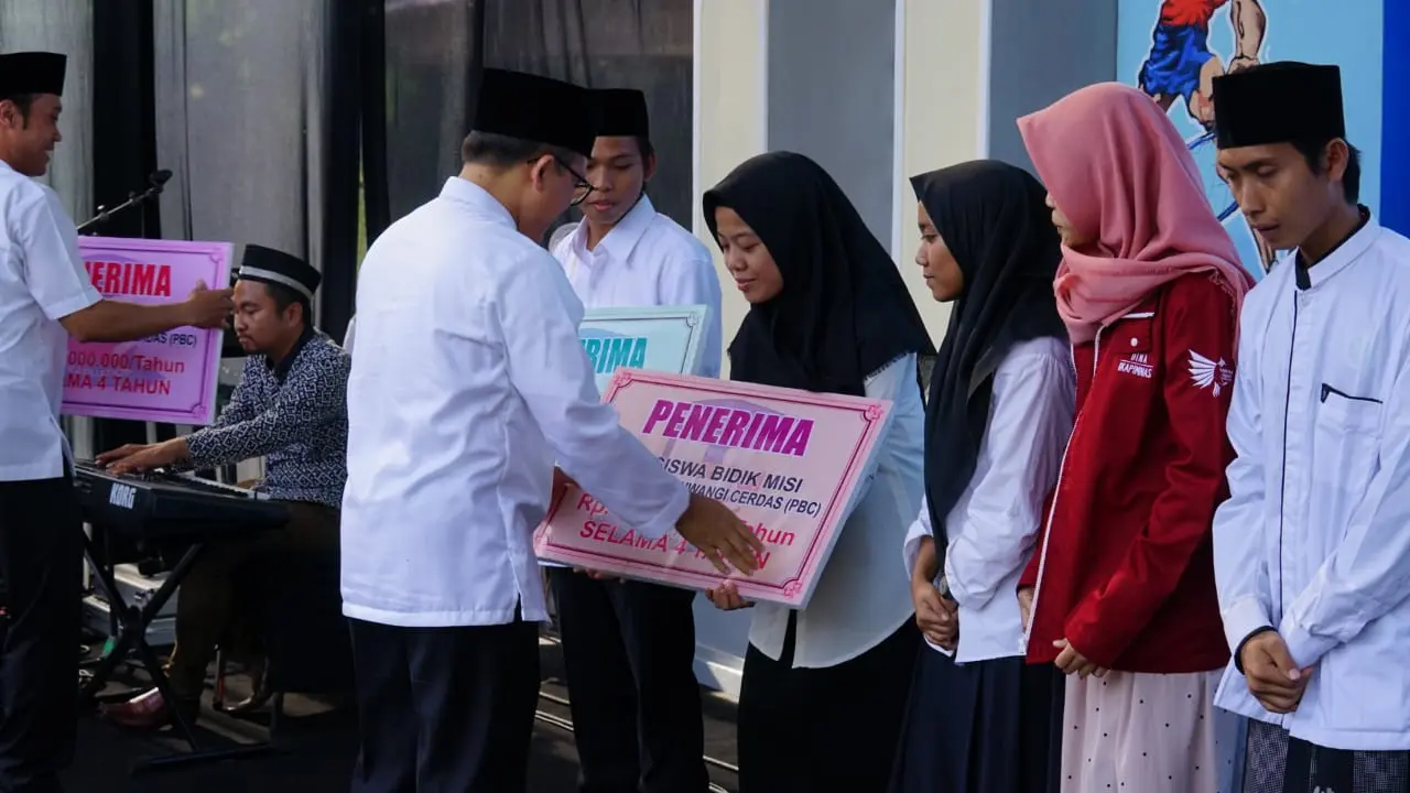 Buah Manis Perjuangan Anak Yatim dari Banyuwangi demi Lanjut Kuliah