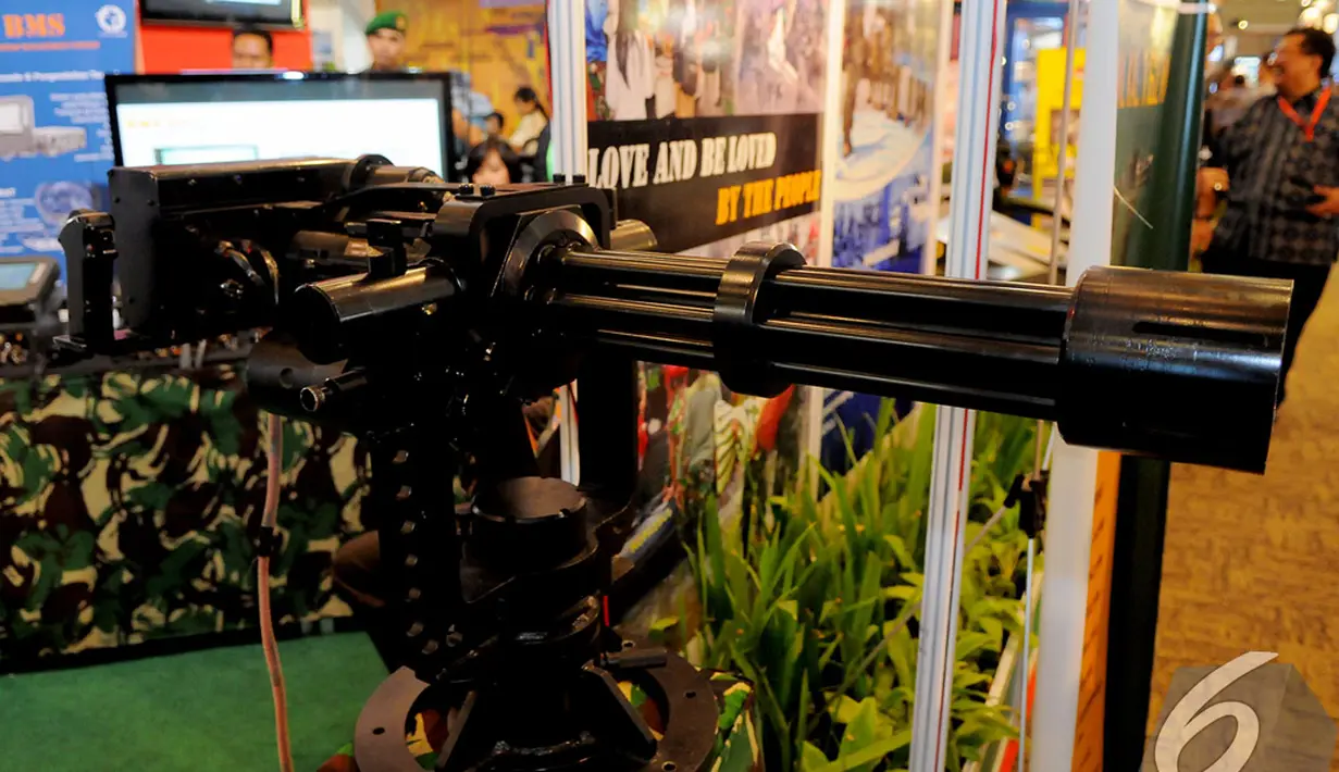 Sebuah senjata dipamerkan saat Indo Defence 2014 berlangsung di JIExpo, Jakarta, Kamis (6/11/2014) (Liputan6.com/Faisal R Syam)
