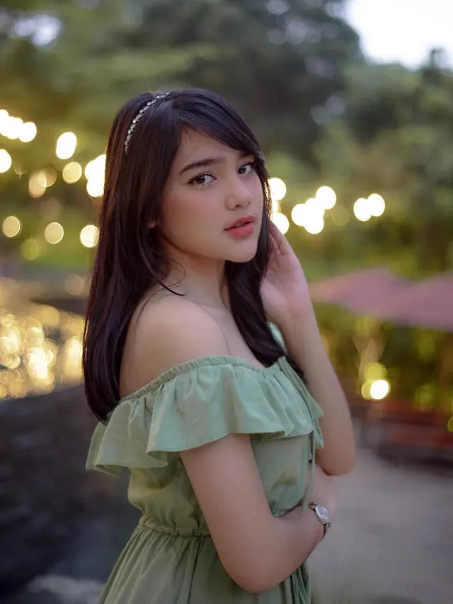 6 Potret Model Rambut Davina Karamoy Panjang Sebahu, Tampil Memukau dengan Poni