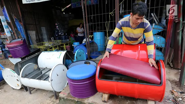 FOTO: Menyulap Drum Bekas Menjadi Mebel Rumah Tangga