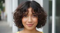 7 Model Rambut Pendek Wanita Curly yang Stylish dan Mudah Dirawat