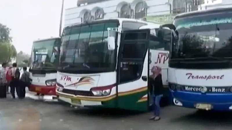 20140707-Arus Mudik Terminal Rawamangun-Jakarta