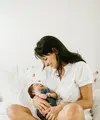 Ilustrasi ibu dan bayi/copyright unsplash.com/Jonathan Borba