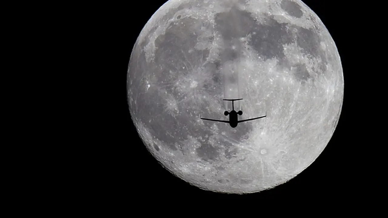 [Bintang] Menengok Keindahan Potret 'Supermoon' Pertama di Tahun Ini