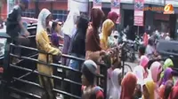 [VIDEO] Ambil BLSM, Warga di Pemalang Sewa Mobil Boks