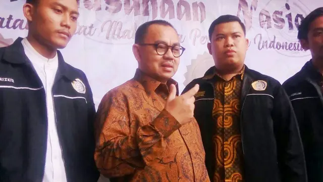 Calon Gubernur Jateng, Sudirman Said dalam kunjungan ke Purwokerto. (Liputan6.com/Muhamad Ridlo)