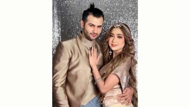 Venny Alberti dan Akash Elahi