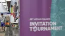 Test event Asian Games 2018 menjadi ajang memantapkan strategi bagi petinju asal Thailand saat beraga di Arena Hall D PRJ, Kemayoran, Jakarta, Minggu (11/2/2018).  Tinju termasuk cabang unggulan bagi Thailand. (Bola.com/Nick Hanoatubun)