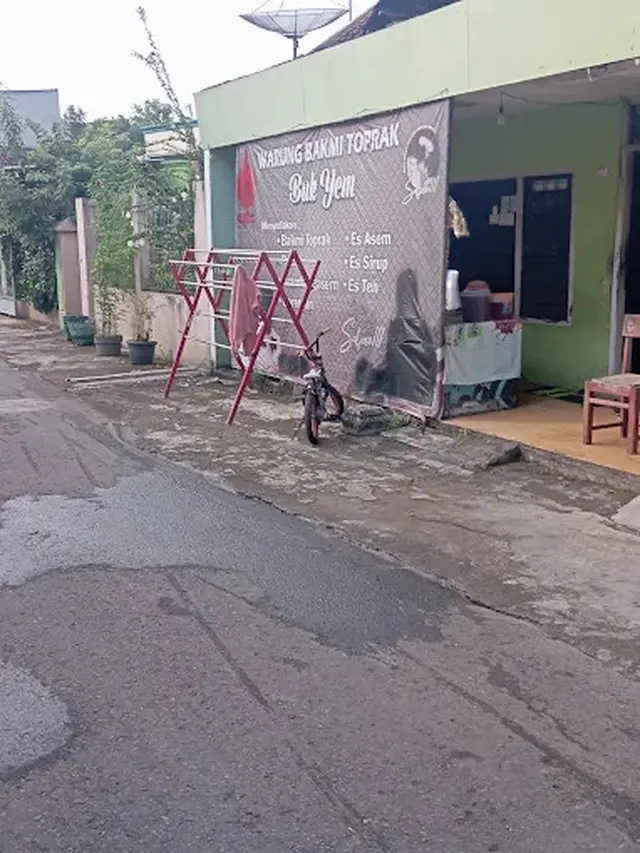 Warung Bakmi Toprak & Pecel Buk Yem