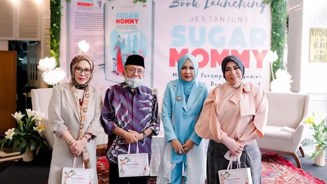 Jes Tanjung bersama Melly Goeslaw dan Taufik Ismail saat peluncuran bukunya Sugar Mommy